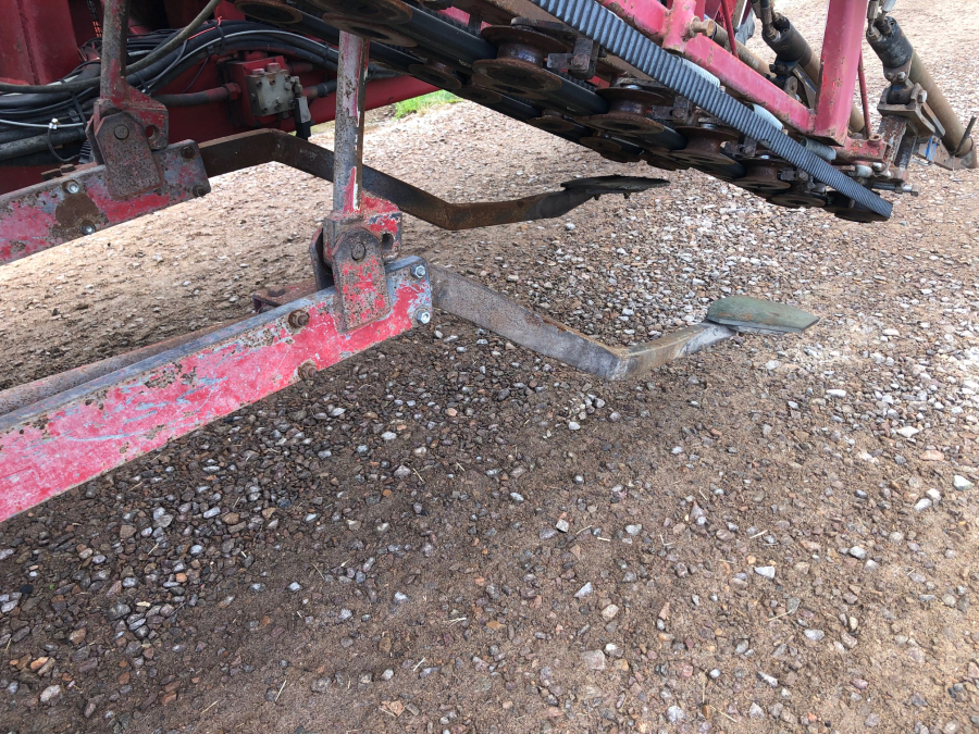 5663 Simon carrot harvester 2 row selfpropelled