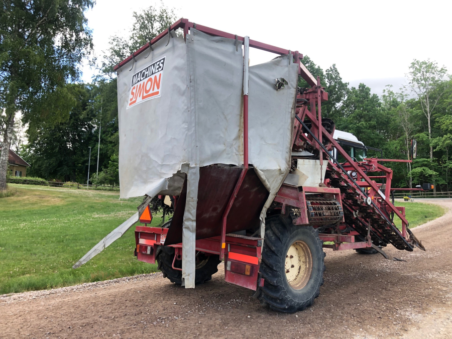 5663 Simon carrot harvester 2 row selfpropelled