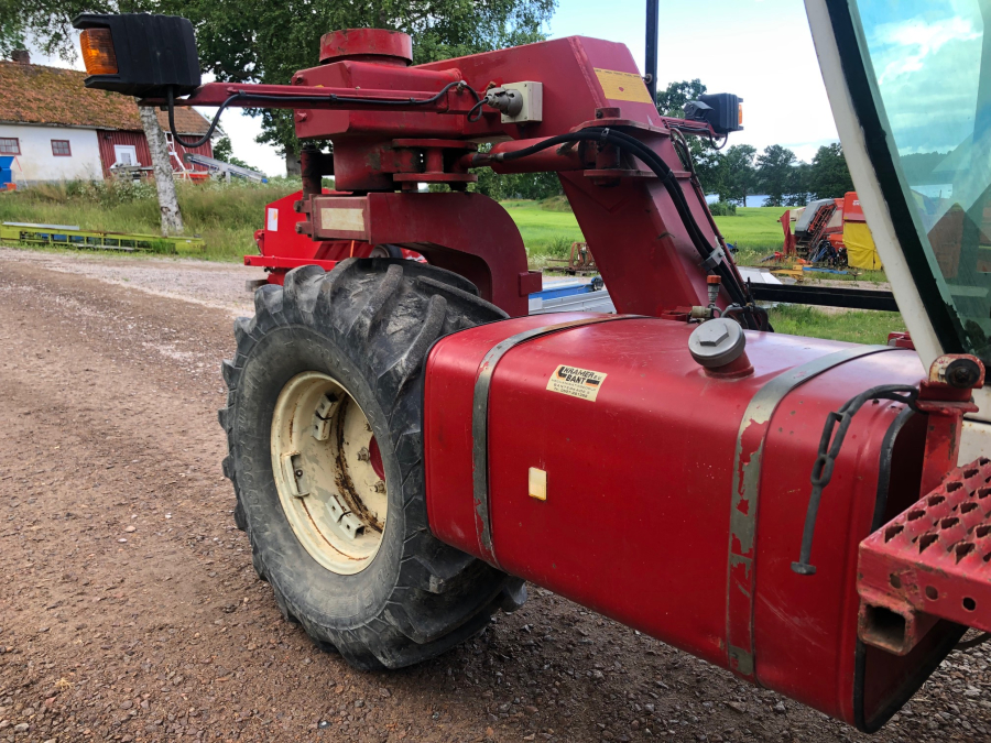 5663 Simon carrot harvester 2 row selfpropelled