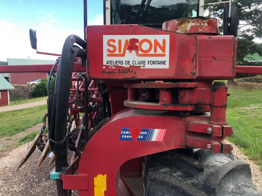 5663 Simon carrot harvester 2 row selfpropelled
