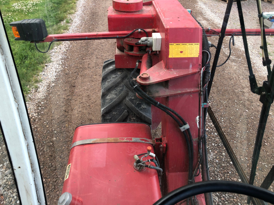 5663 Simon carrot harvester 2 row selfpropelled