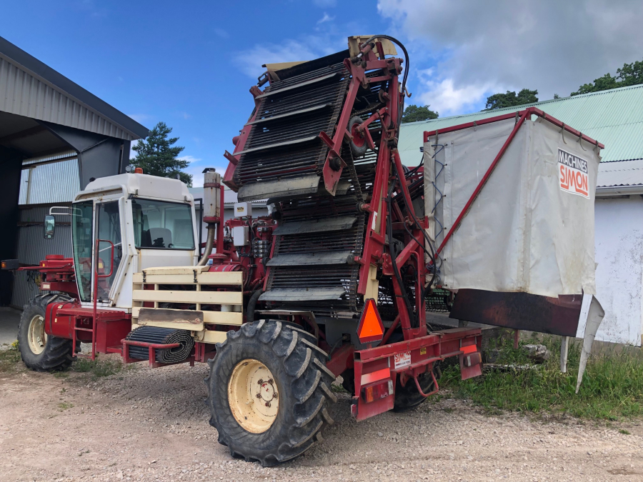 5663 Simon carrot harvester 2 row selfpropelled