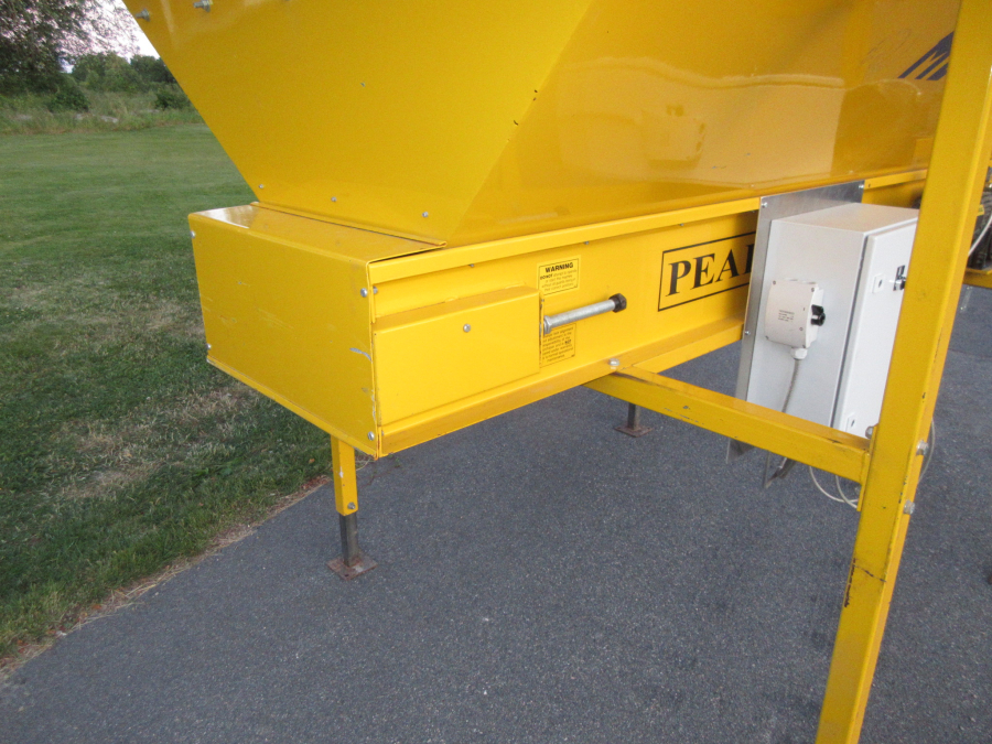 5676 Tong Peal feeding bunker