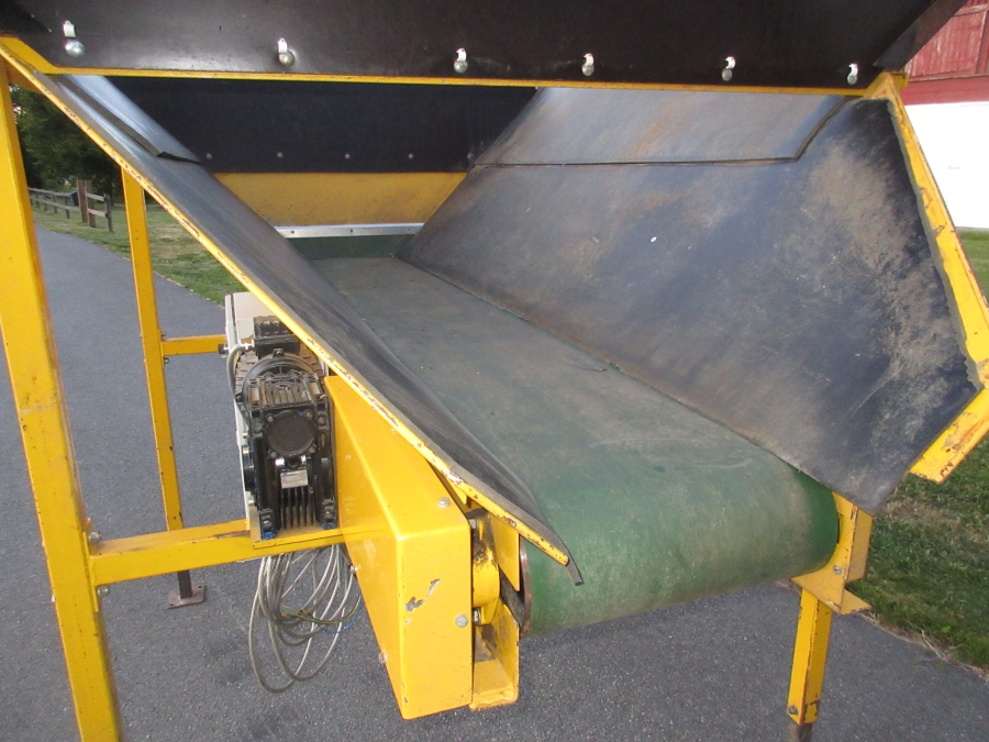 5676 Tong Peal feeding bunker