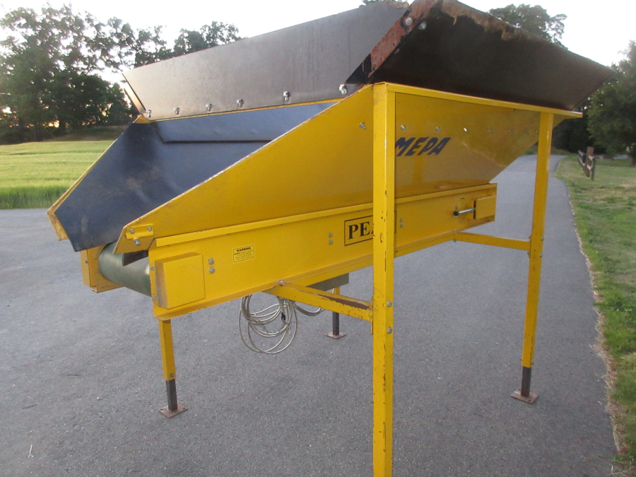 5676 Tong Peal feeding bunker