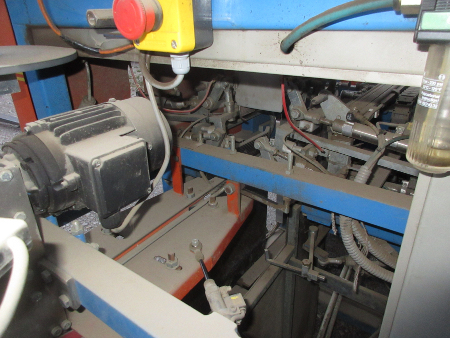 5684 Newtec 2009 / EMVE BE 5000 weigher and paperbagger