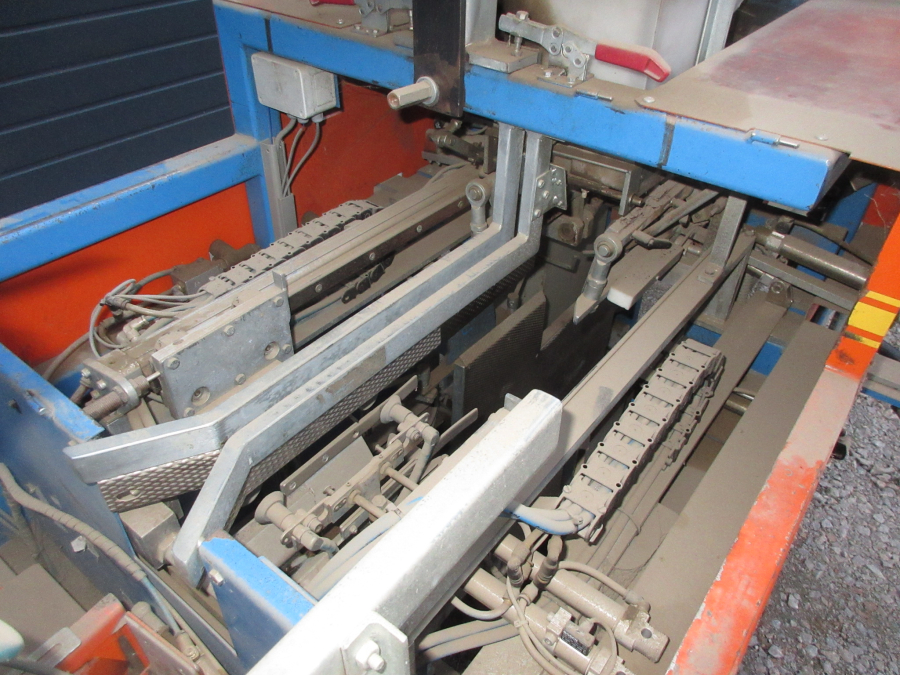 5684 Newtec 2009 / EMVE BE 5000 weigher and paperbagger