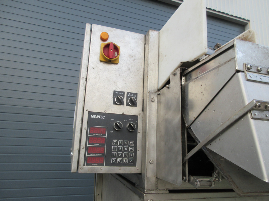 5684 Newtec 2009 / EMVE BE 5000 weigher and paperbagger