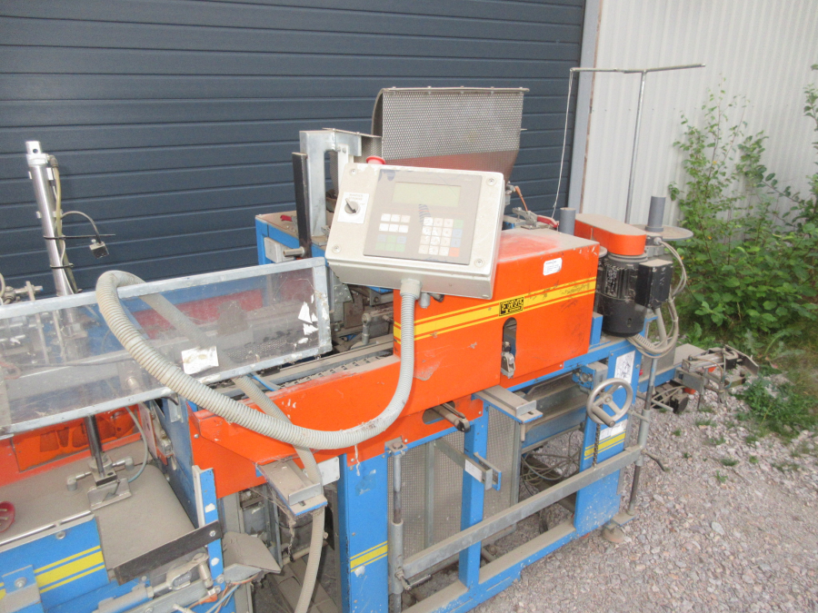 5684 Newtec 2009 / EMVE BE 5000 weigher and paperbagger