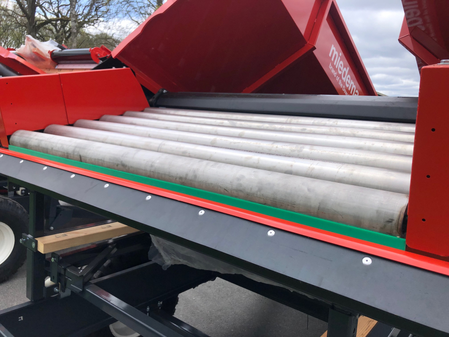 5726 Miedema SB451 receiving hopper
