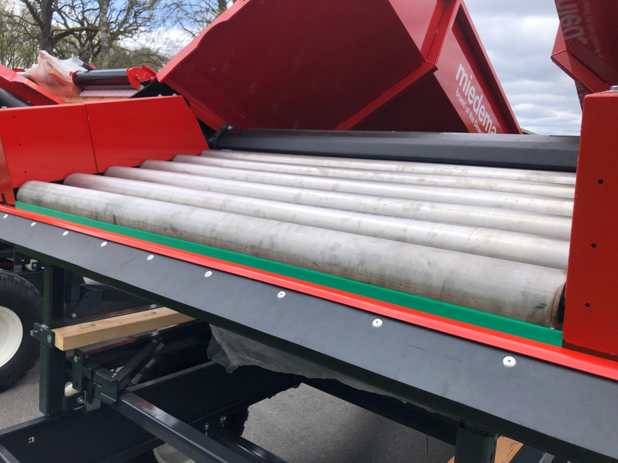 5726 Miedema SB451 receiving hopper