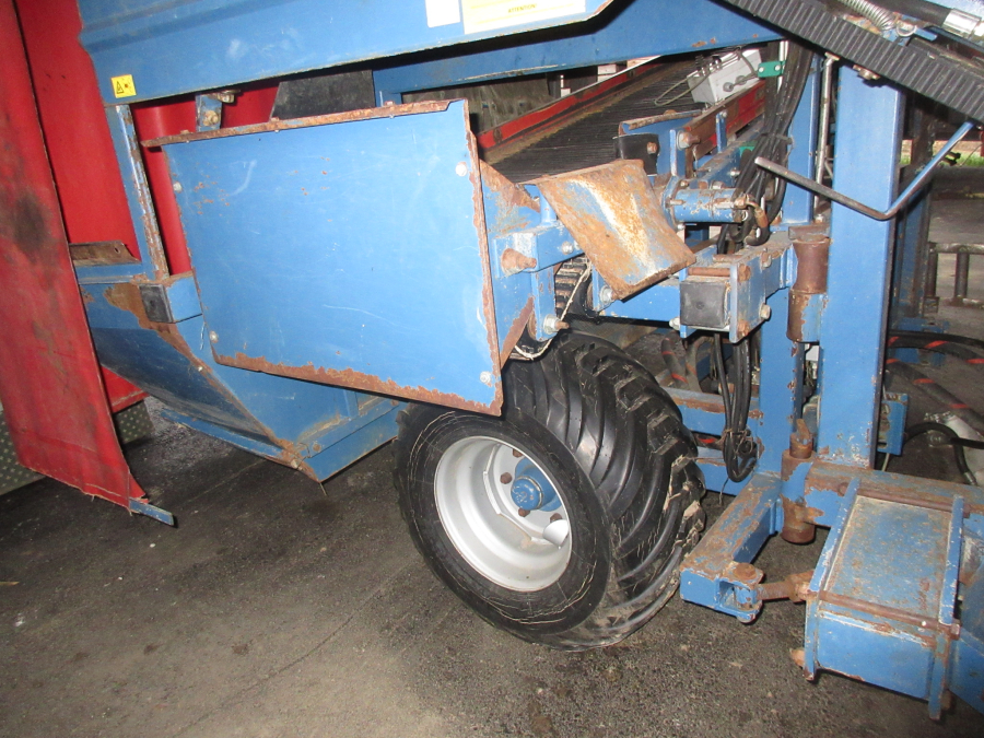 5738 Asa-Lift Combi 1000 carrot harvester box