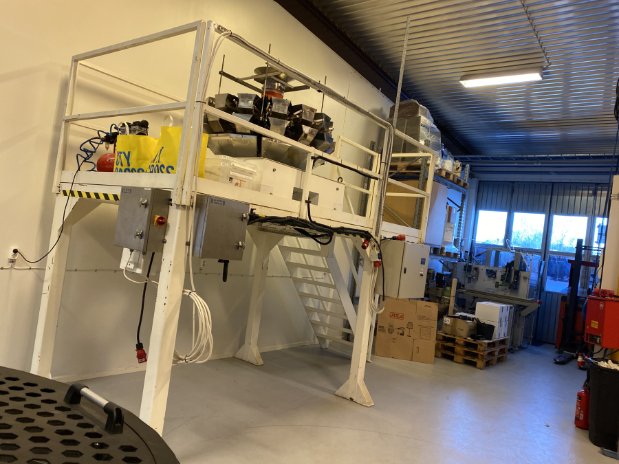 5741 Ishida multihead weigher with Pentavac vertical bagger