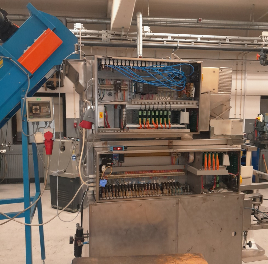 5752 Newtec 2000/G40 weigher and bagger