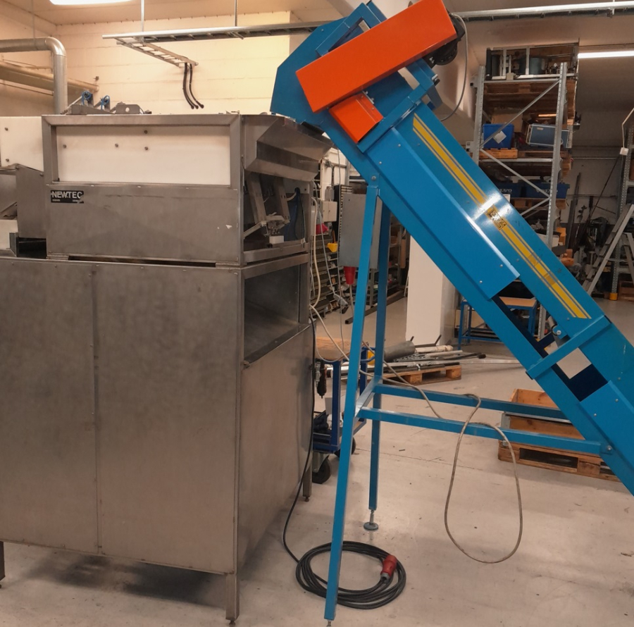 5752 Newtec 2000/G40 weigher and bagger