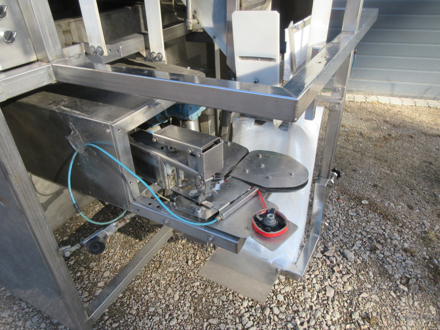 5752 Newtec 2000/G40 weigher and bagger