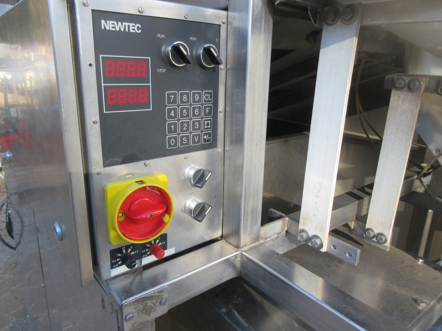 5752 Newtec 2000/G40 weigher and bagger