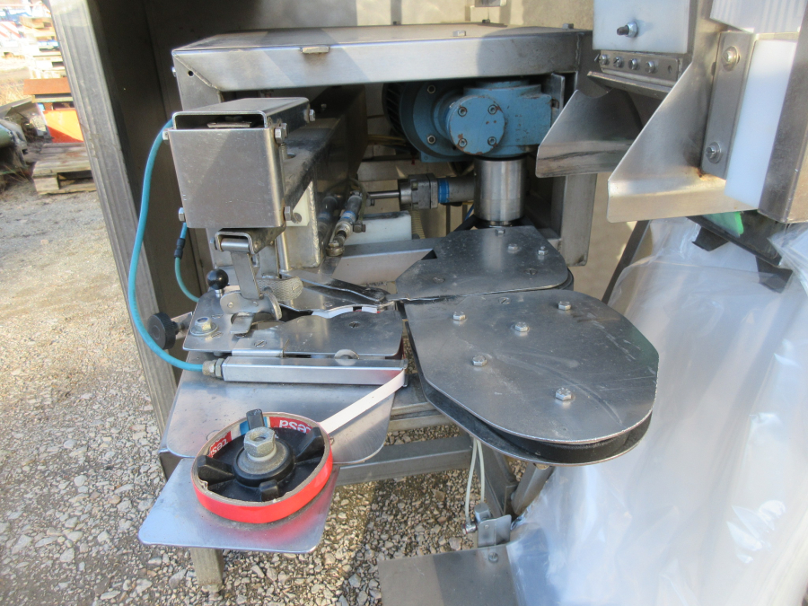 5752 Newtec 2000/G40 weigher and bagger