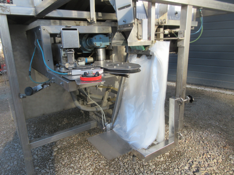 5752 Newtec 2000/G40 weigher and bagger