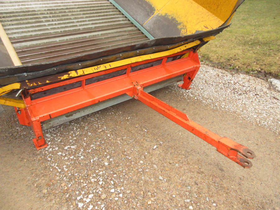 5757 Climax 700 receiving hopper