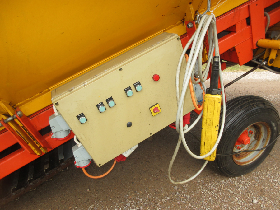 5757 Climax 700 receiving hopper