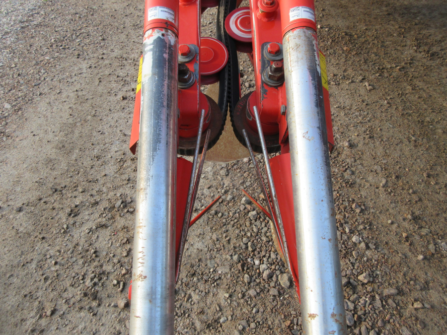 5813 Dewulf GBC carrot harvester 1 row with bunker