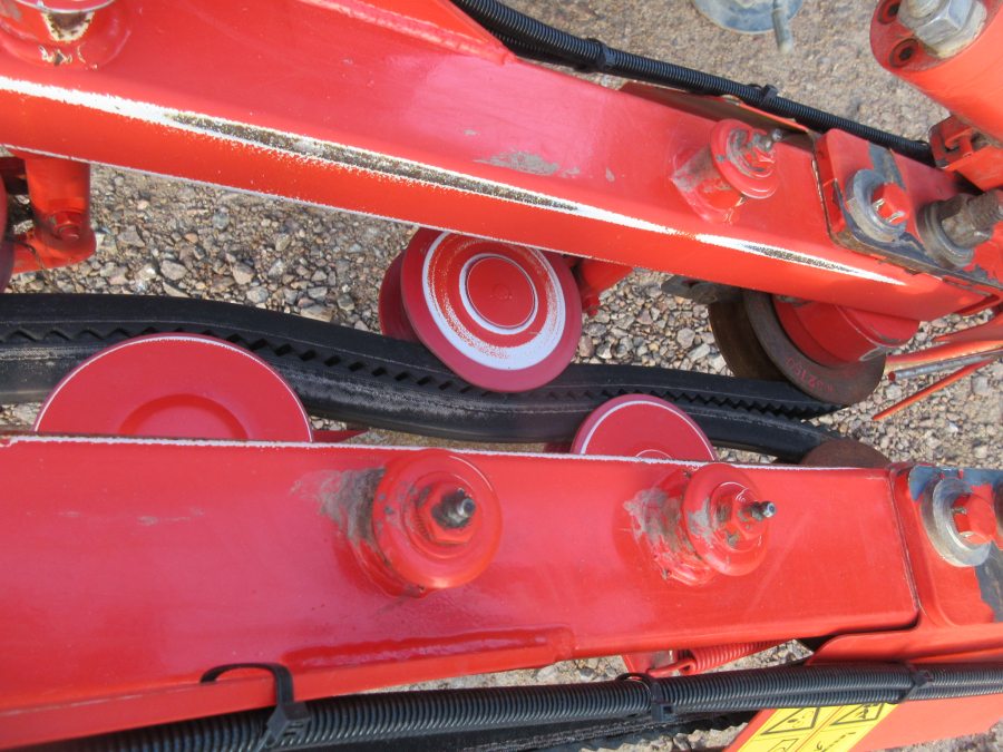 5813 Dewulf GBC carrot harvester 1 row with bunker