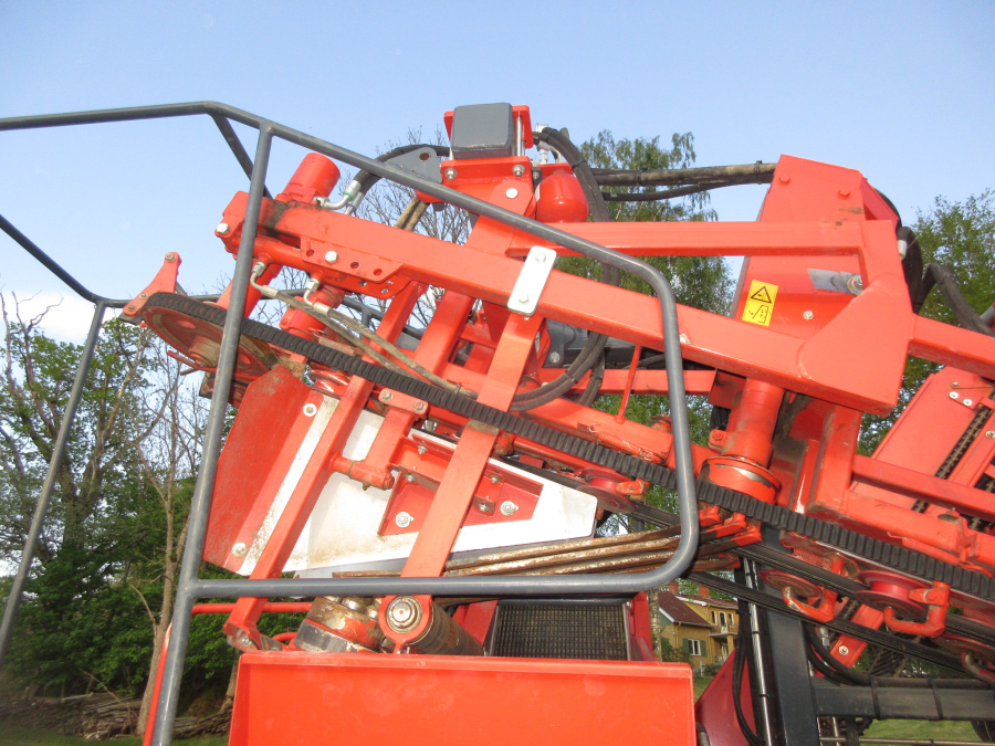 5813 Dewulf GBC carrot harvester 1 row with bunker