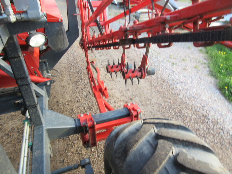 5813 Dewulf GBC carrot harvester 1 row with bunker