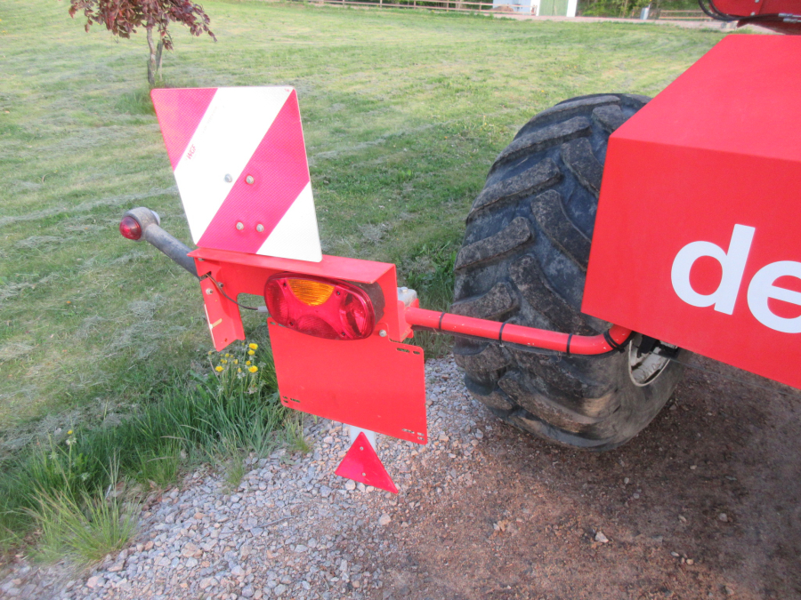 5813 Dewulf GBC carrot harvester 1 row with bunker