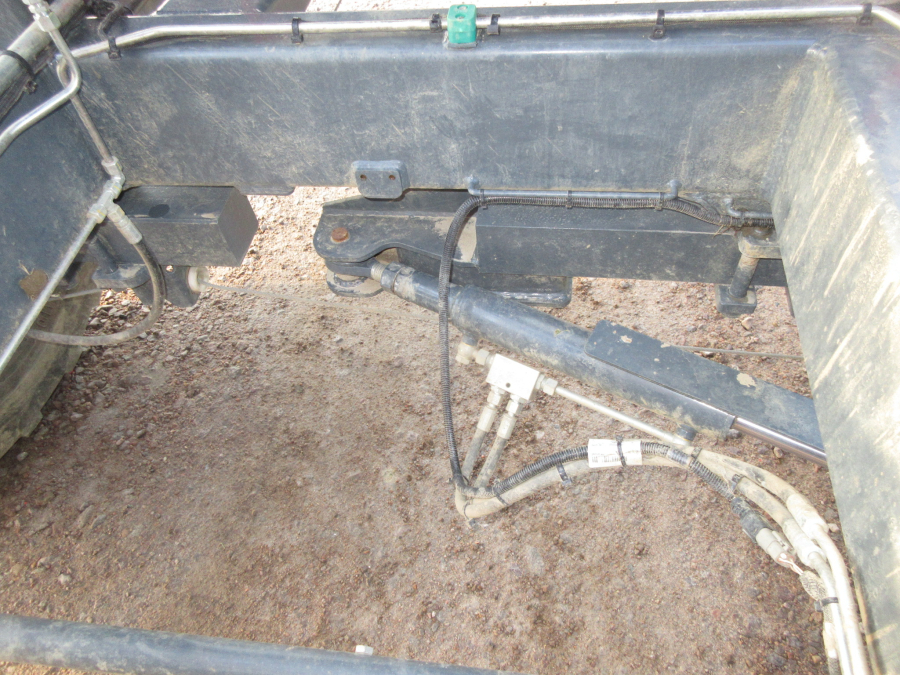 5813 Dewulf GBC carrot harvester 1 row with bunker