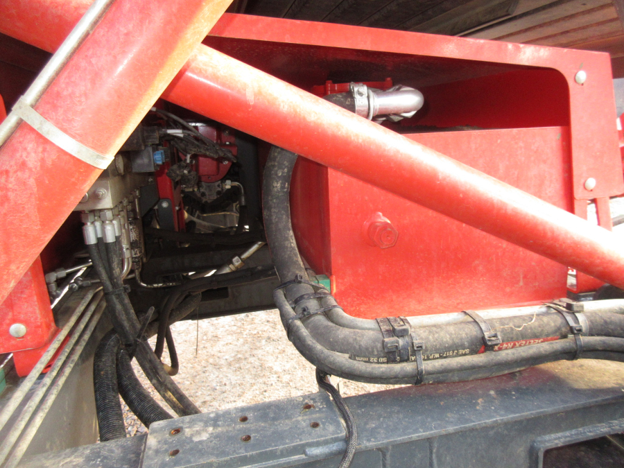 5813 Dewulf GBC carrot harvester 1 row with bunker