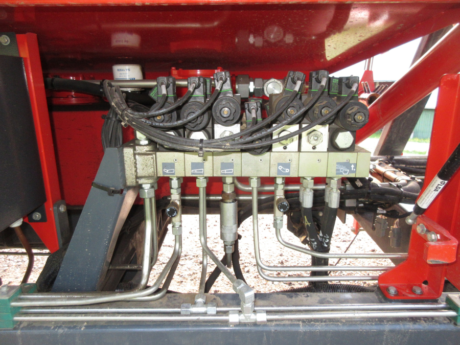 5813 Dewulf GBC carrot harvester 1 row with bunker