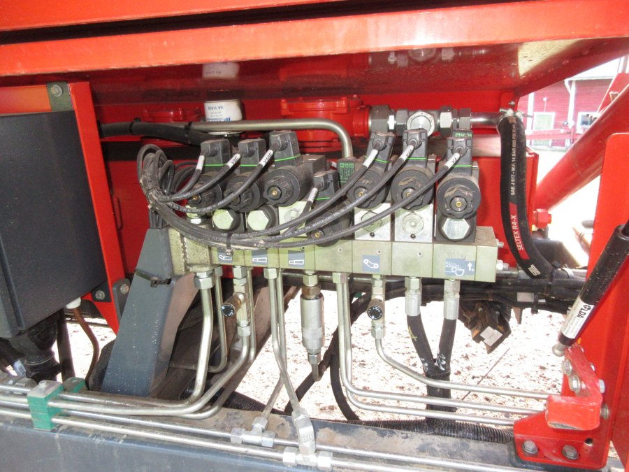 5813 Dewulf GBC carrot harvester 1 row with bunker