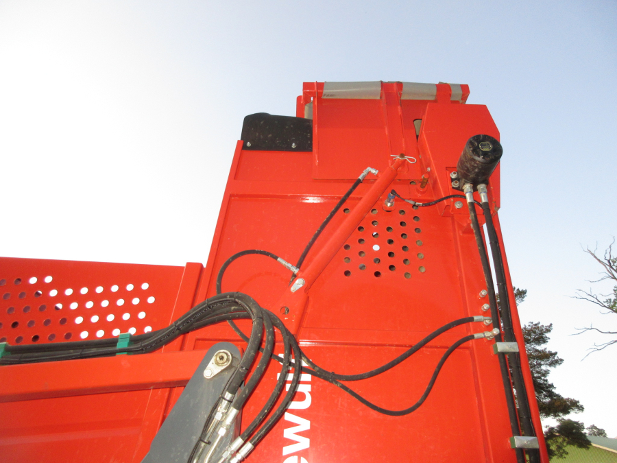 5813 Dewulf GBC carrot harvester 1 row with bunker
