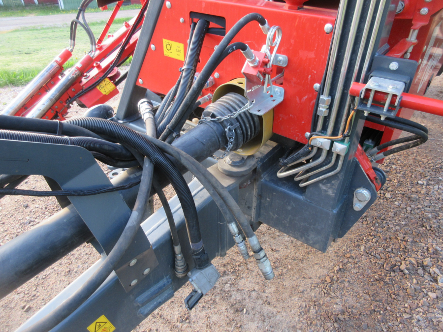5813 Dewulf GBC carrot harvester 1 row with bunker