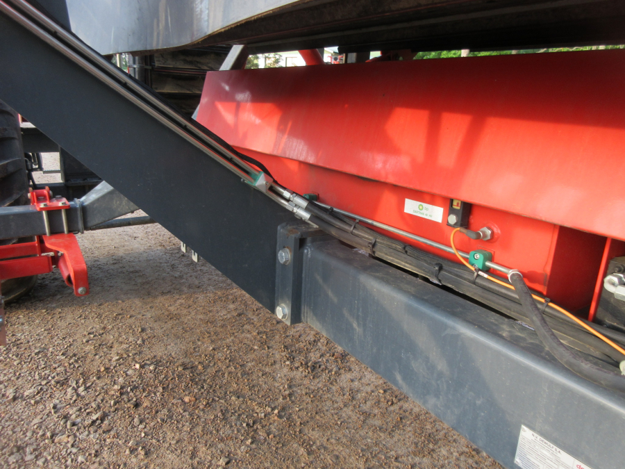 5813 Dewulf GBC carrot harvester 1 row with bunker