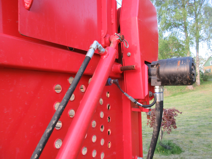 5813 Dewulf GBC carrot harvester 1 row with bunker