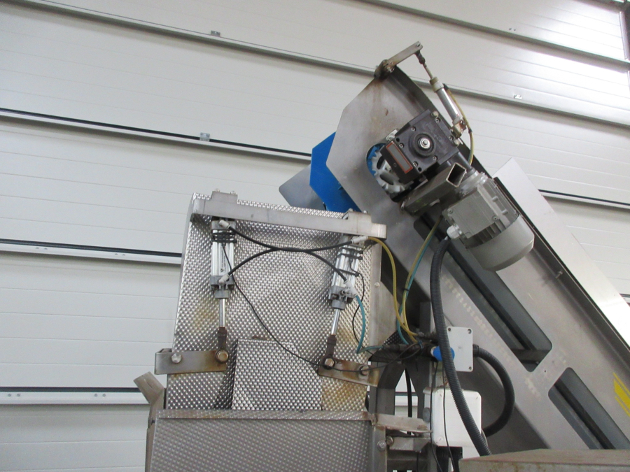 5846 EMVE automatic weigher for peeled products