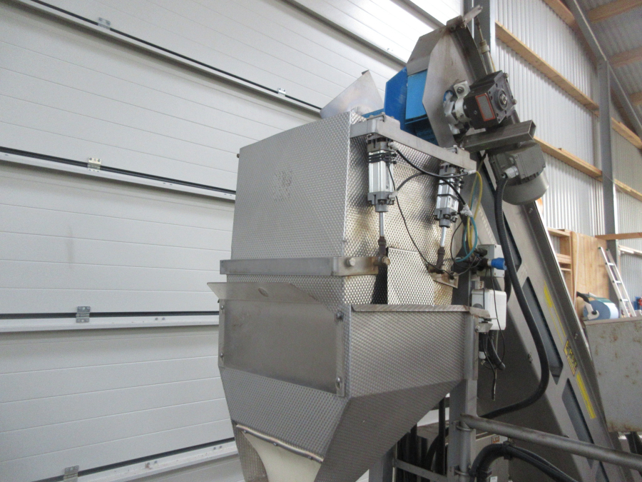5846 EMVE automatic weigher for peeled products