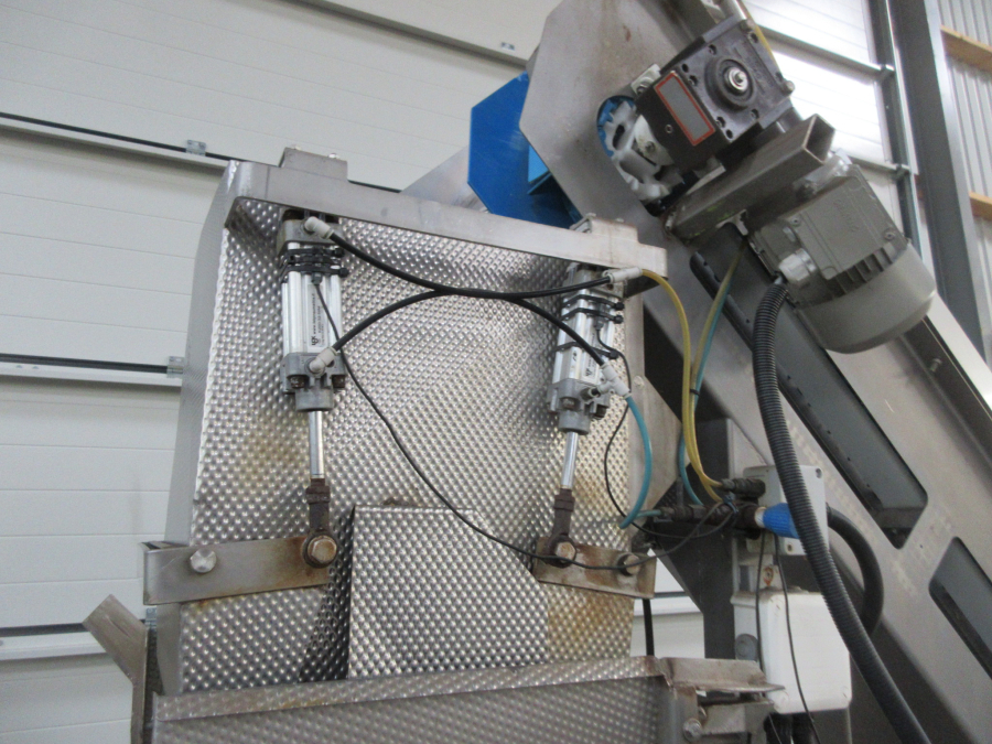 5846 EMVE automatic weigher for peeled products