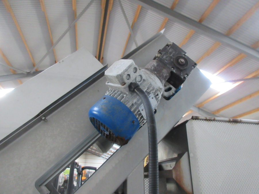 5846 EMVE automatic weigher for peeled products