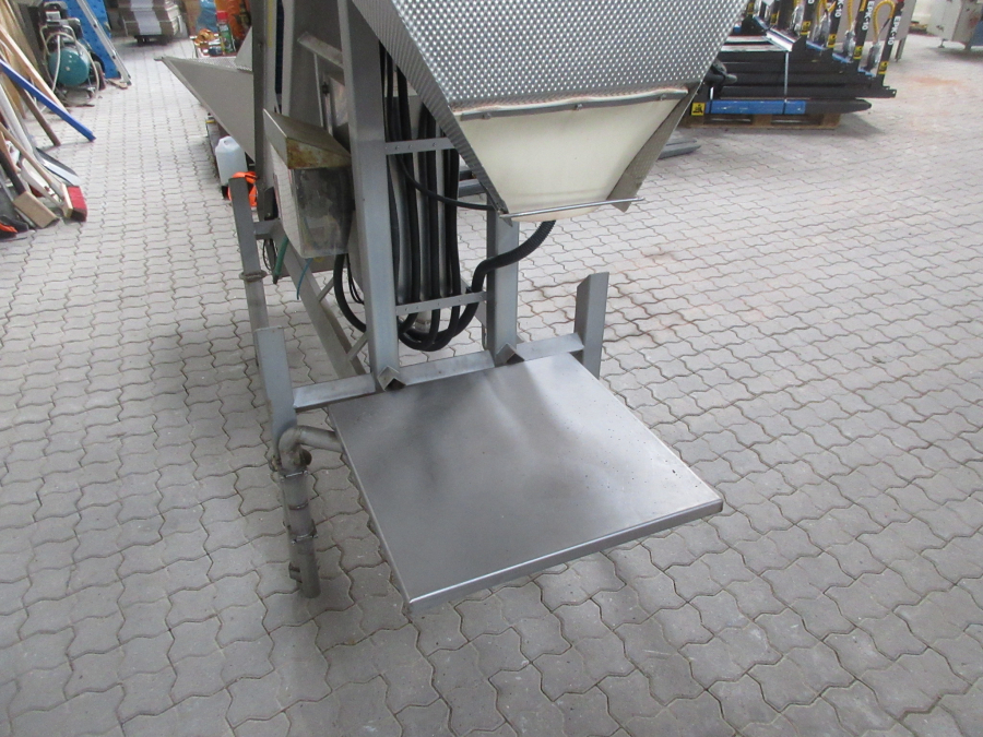 5846 EMVE automatic weigher for peeled products