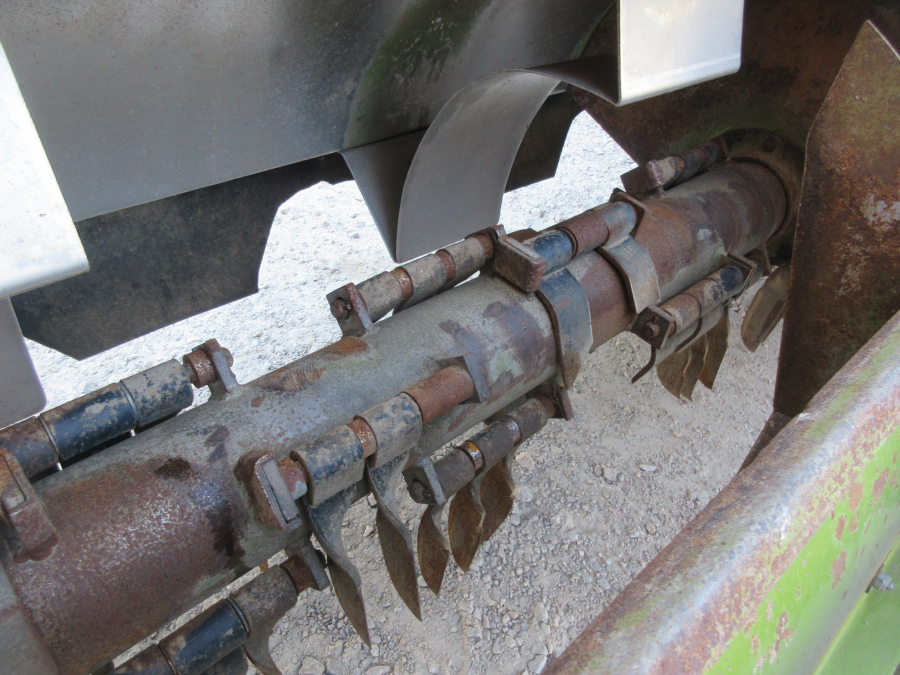 5853 Baselier haulm topper 4 row with low press tires