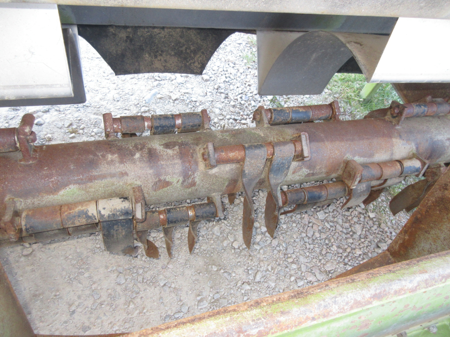 5853 Baselier haulm topper 4 row with low press tires
