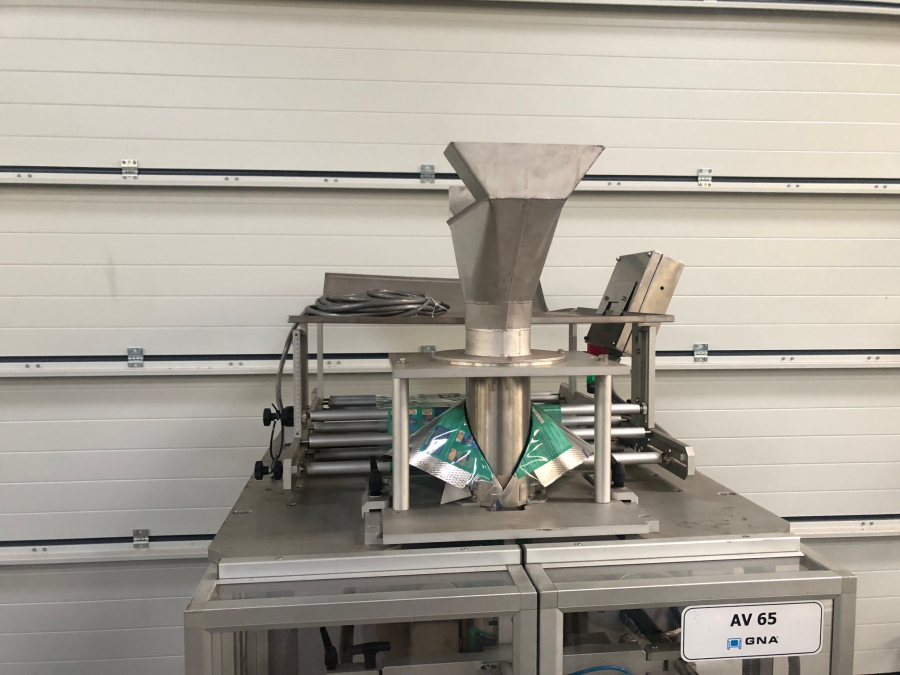 5881 GNA AV65 Flow pack Vertical bagger