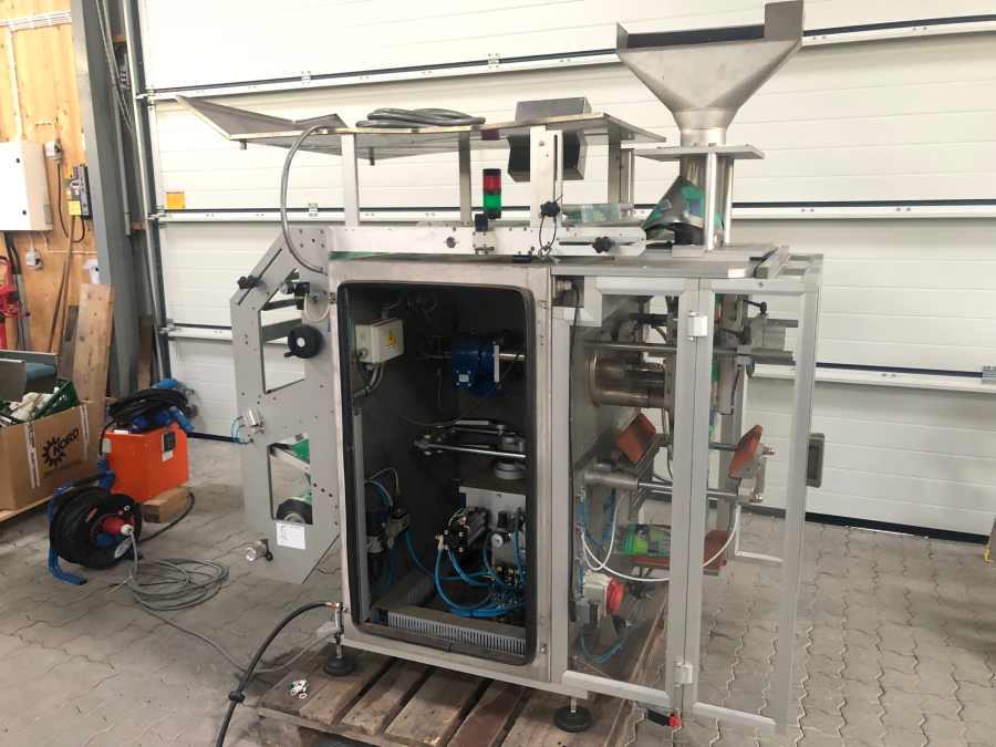 5881 GNA AV65 Flow pack Vertical bagger