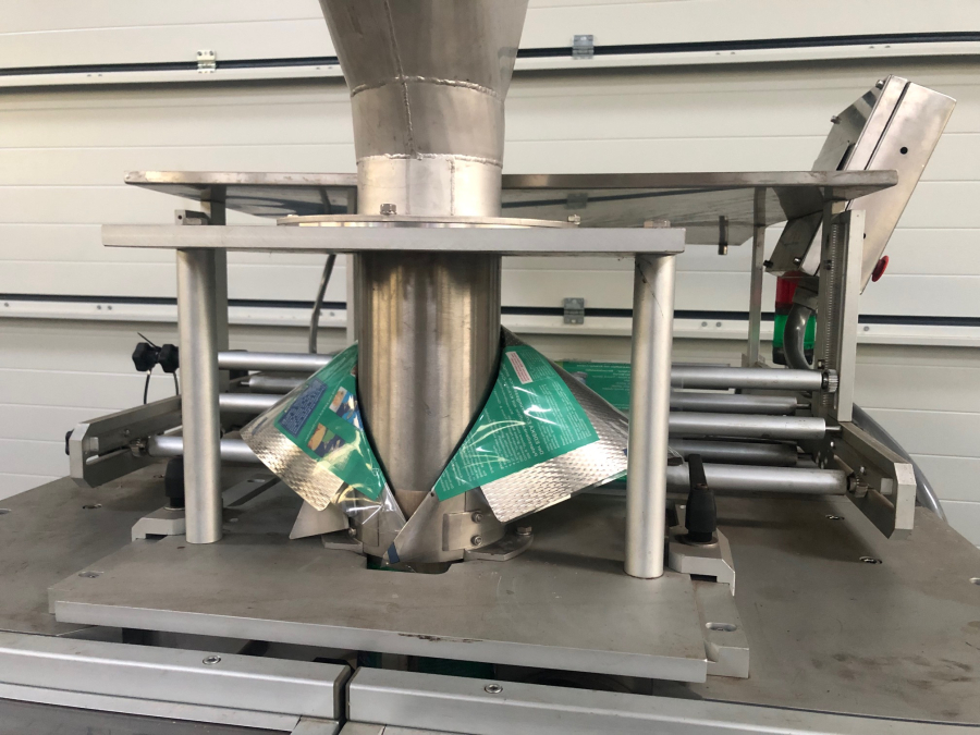 5881 GNA AV65 Flow pack Vertical bagger