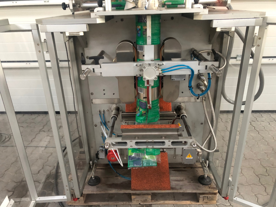 5881 GNA AV65 Flow pack Vertical bagger
