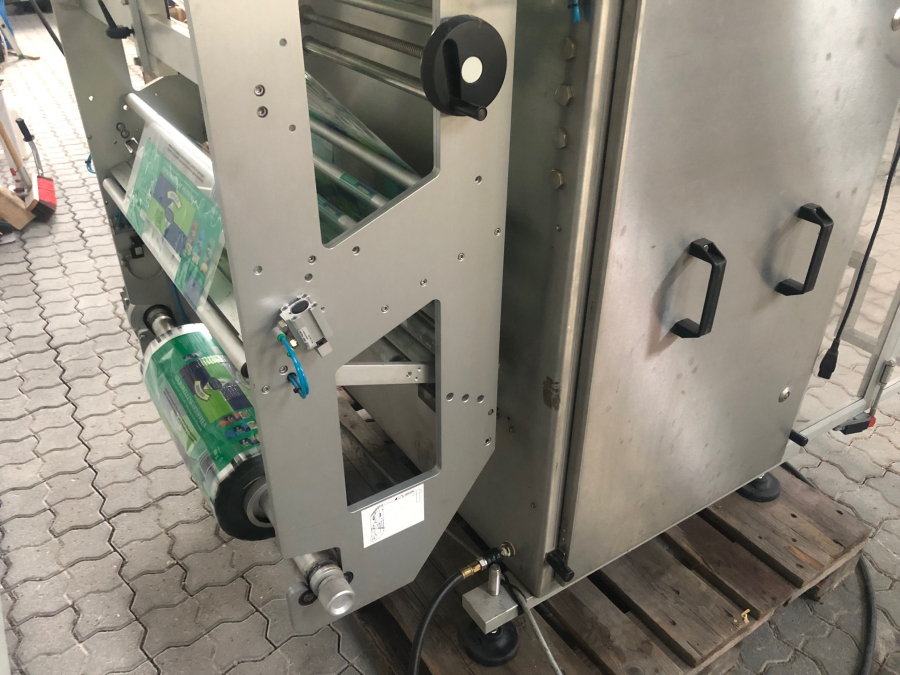 5881 GNA AV65 Flow pack Vertical bagger
